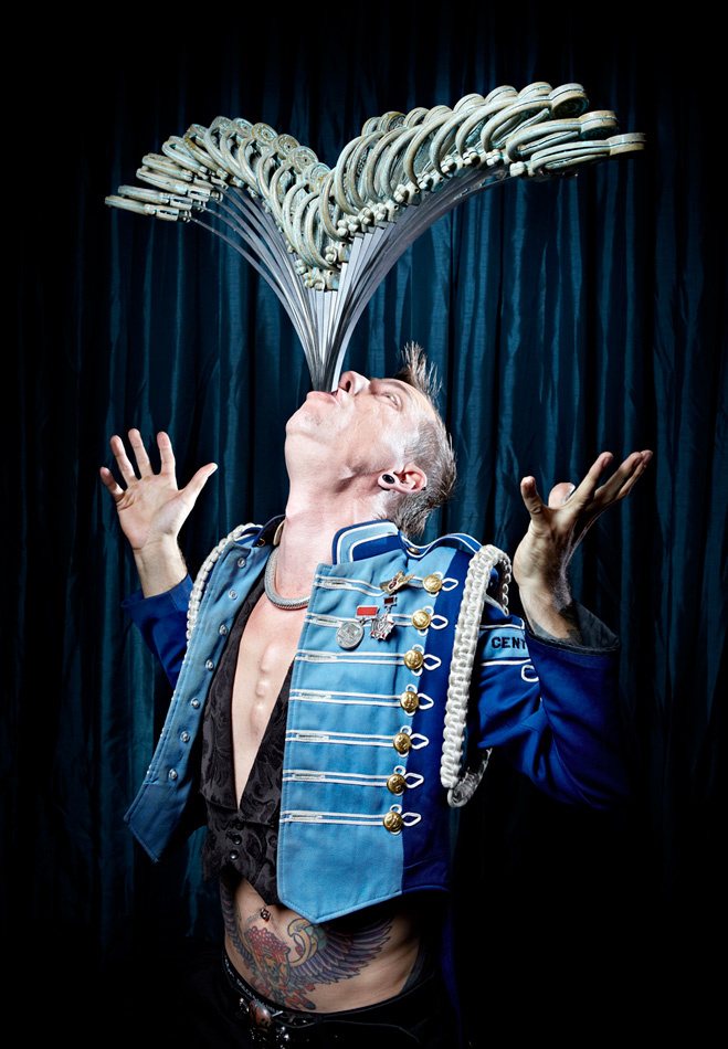 Самое большое количество проглоченных шпаг